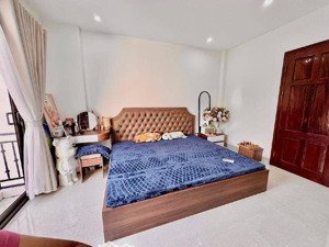 nhà đẹp đón tết - mặt ngõ gara ôtô 7 chỗ vào nhà - gần bãi gửi xe 2 bước chân.