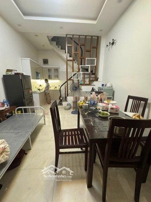 chủ nhà hiền lành gửi bán nhà phố hào nam dt 34m x 4 tầng giá hơn 8tỷ và rất thiện chí