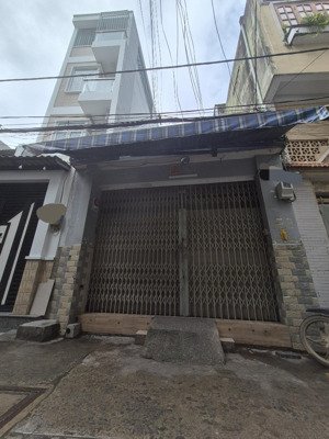 nhà hxh tới nhà.10m ra mặt tiền.ngang 4.5m nở hậu 5.5m.dài 15m.bùi thế mỹ.đã giảm 600tr.chỉ 8.3 tỏi