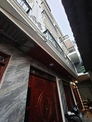 bán nhà giang biên-long biên- nhà mới xây chắc chắn- 3pn 3wc đầy đủ công năng- giá 4.5 tỉ