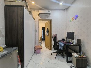 2 mặt hẻm xe tải lê văn sỹ q3 nhà 3 tầng vuông đét giá nhẹ nhàng 8tỷ