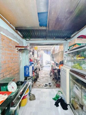 bán nhà cũ, diện tích lớn tiện xây lại, hẽm xe tải 6m, dt: 64,7 m2, nhỉnh 7 tỷ.