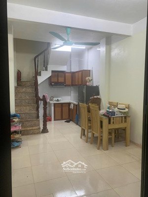 cho thuê lâu dài nhà 5 tầng 1 tum đủ đồ ngõ 565 nguyễn trãi (gần triều khúc)