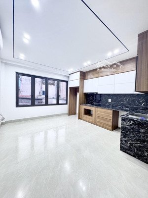 bán nhà riêng phố lĩnh nam 40m 5 tầng giá 7.2 tỷ. vị trí trung tâm buôn bán sầm uất.