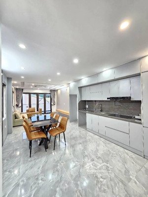 bán nhà phố yên sở 40m 5 tầng giá 7 tỷ. căn duy nhất còn sót lại.