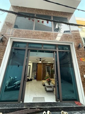 bán nhà 6t thượng thanh - long biên - thang máy ,ngõ thông- gần chợ ,trường,bệnh viện