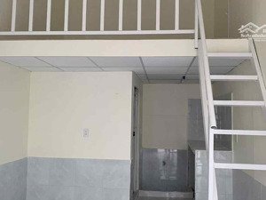 trọ giá rẻ, sạch sẽ, an ninh 23m2, gác lửng đúc, 1.4tr ở bình chiểu thủ đức. wc riêng