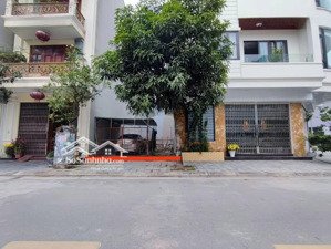 diện tích 100m2 full thổ cư mặt tiền 8m mặt đường trước chính 2 xe tô đi tránh nhau giá 1tỷ850