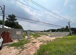 gỉảm mạnh còn 30 tỷ lô đất ngang 30 x dài 170, có sẵn 1400m2 thổ cư ngay mt dt749a long nguyên