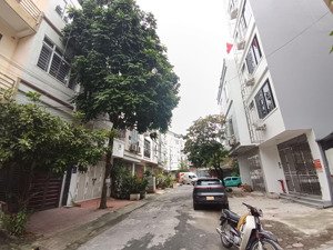 duy nhất. còn sót lại. kđt xa la 50m2/4t. phân lô vỉa hè. gara ô tô. gần sân tennis, trường 3 cấp