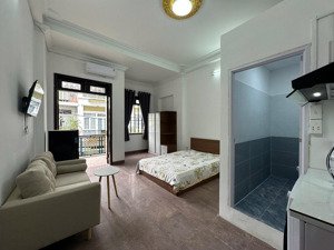 phòng ban công quận 10 full nội thất mới có máy giặt riêng