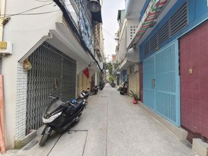 nhà 2mt hẻm 3,5m tt q3. sát bên khu trung tâm thương mại