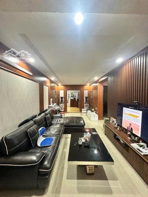 mặt phố yên bái 1 trung tâm quận hai bà trưng. phù hợp xây phòng khám đa khoa, cc mini, siêu thị