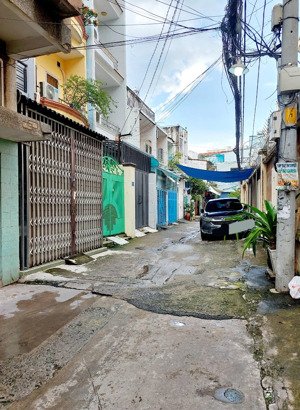 chủ bán gấp nhà 4 tầng btct, sát vách quận 1, hẻm xe hơi thông, đang có sẵn dòng tiền 4otr/thang