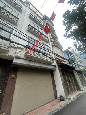 nhà phân lô cán bộ quan chức quân đội an ninh tốt, 66.8m2 6 tầng thang máy mt: 6.2m, giá: 22.5 tỷ