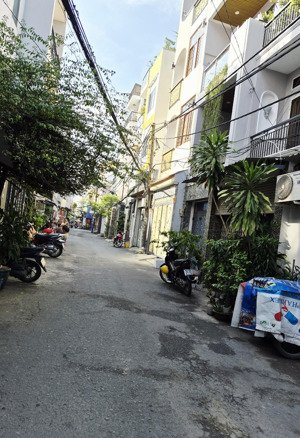 chủ bán gấp nhà gần đại học ngoại thương, phường 25 bình thạnh, dt 45m2, nhỉnh 4tỷ, sát hẻm xe hơi