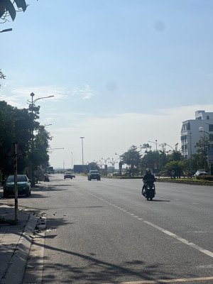 chính chủ gửi bán lô góc 2 mặt tiền. trục đường chính lý thánh tông