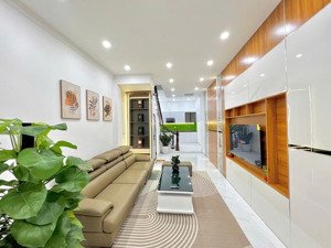 siêu hiếm đội cấn, ô tô đỗ cửa, ngõ ô tô tránh nhau, nhà đẹp, full công năng, vài bước ra phố, 32m2