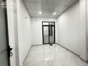  BÁN NHÀ Q10 - SÁT MẶT TIỀN 3 THÁNG 2 - HẺM THÔNG - 2 TẦNG 2PN - CHỈ 6.6 TỶ! •Vị trí: Hẻm 613 Đường 3 Tháng 2, P.8, Q10