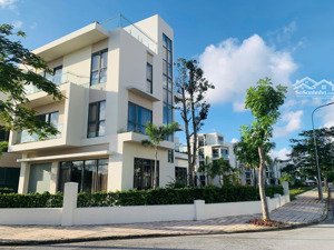 chính chủ bán gấp căn biệt thự đơn lập sân golf 4 tầng 300m2 view kênh hồ 12 tỷ.sổ đỏ lâu dài