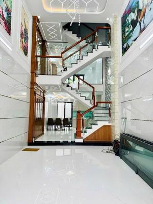 đường xe hơi 7m, nhà đúc 5 tầng, cạnh ngã tư bốn xã - dt: 4x15m (60m2), chỉ 7, x tỷ + vị trí