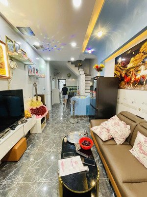 nhà 45m2 ngay nhà ga t3 hxh 2tầng 3pn 3wc btct tặng nội thất giá 5,55 tỷ