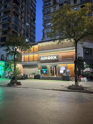 cho thuê nhà mặt phố trần văn lai, dt 210m2 x 3 tầng, mt 13m, giá 313.092tr, lh 