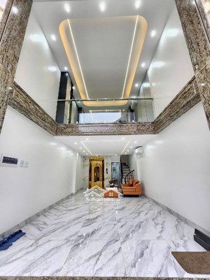 mặt phố hoàng mai - ô tô tránh - kinh doanh tấp nập - 7 tầng thang máy. giá: 19,3tỷ. lh 