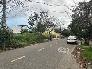 bán lô đất cực đẹp đường nguyễn văn thông - hướng đông nam - sát sông - sát đường nguyễn phước lan