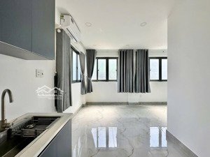 studio diện tích rộng - cửa sổ to - nhiều ánh sáng - phù hợp ở gia đình