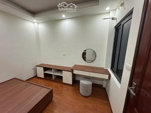 6 tầng thang máy mặt ngõ ô tô tránh vuông vắn kinh doanh