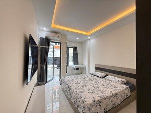 cho thuê căn hộ quận 1 gần bùi viện, cầu nguyễn văn cừ, full nội thất ban công, nhà mới, tách bếp