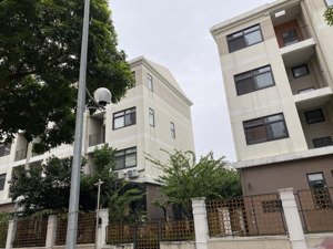 mới ra: chủ nhà đang ở nn không ở nên - bán nhanh căn lk 154m2 xẻ khe - 58 tỷ - rẻ nhất thị trường