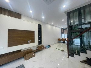 chính chủ gửi bán nhanh căn liền kề cọ xanh đã hoàn thiện full nội thất 5 tầng đẹp