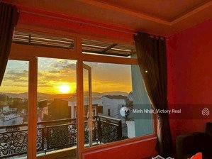 chỉ với 9,5 tỷ, bạn sở hữu cho mình nhà mặt tiền, hoàn công, nở hậu, view đẹp p.2 tp đà lạt