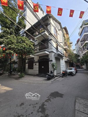 cho thuê nhà tầng ngõ 12 đào tấn,gần phan kế bính. dt70m2. ngõ ô tô tránh có vỉa hè. kd mọi mô hình