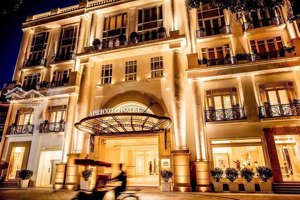 cho thuê nhà vị trí đắc địa nhất phố trần thái tông, diện tích 380m2 x4tầng, mt 18m làm mọi mô hình