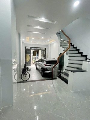 nhà 3 tầng hẻm 5m nguyễn văn khối, p.8, gò vấp có dòng tiền cho thuê, xe hơi trong nhà giá 6,3 tỷ.