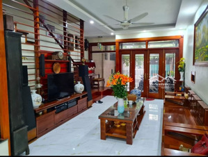 mặt tiền, nhà mới 3 tầng,95m2,ngay ngã tư bình thái - metro quận 9