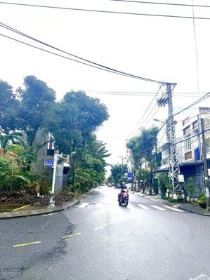 ngộp giá!chủ cần bán gấp! lô góc siêu đẹp ngay ngã 4 đặng huy trứ chạy 50m ra biển