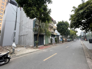 bán đất mặt phố nguyễn văn hưởng, giang biên, 30m2 hiếm đẹp