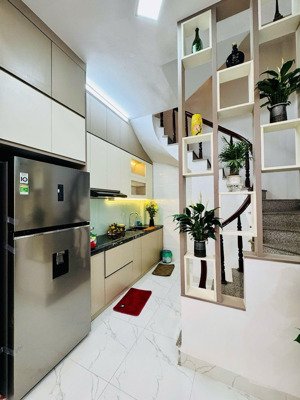 bán nhà phố tam trinh hoàng mai hà nội, diện tích: 41m2, kết cấu: nhà 5 tầng, có thang máy