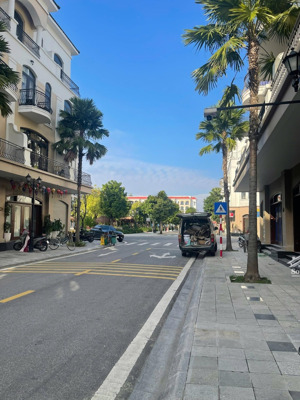 chính chủ gửi bán chà là 70m2 sát công viên hướng đông nam