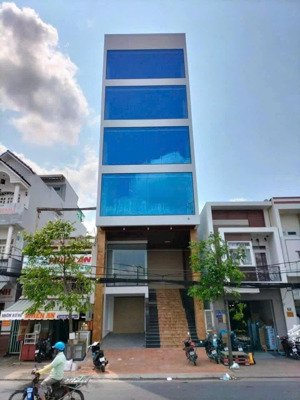 cho thuê tòa nhà 5 tầng mặt tiền đường nguyễn văn cừ, vị trí sáng đẹp