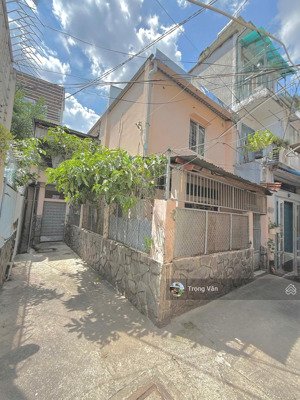 chỉ 5,1 tỷ - 65/85 m² - nhà cũ tiện xây mới - ngay xóm chiếu