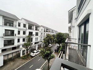 cần bán căn liền kề gamuda 90m2- có thang máy