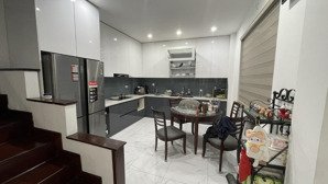 yên hoà - cầu giấy : 34m, 5 tầng, giá 7.95 tỷ, lô góc, cách ô tô tránh 15m, trước nhà rộng 2,2m.