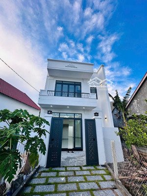 bán nhà 1 trệt 1 lầu trung tâm thị trấn diên khánh, khánh hòa. ô tô vào nhà, giá tốt