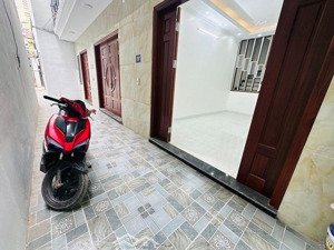 nhà tây tựu - 32m2 - 5 tầng - ô tô đỗ cổng - ngõ rộng - nhà thoáng