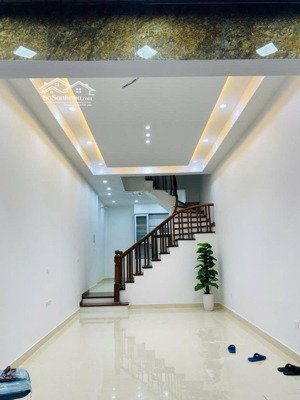 bán nhà 20m ra phố hoàng văn thái ô tô vào nhà 47m, 4 tầng hơn 17 tỷ.